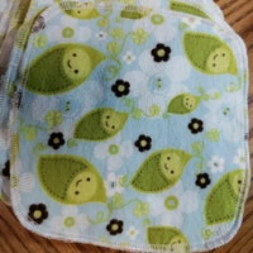10 blue peapod cloth wipes